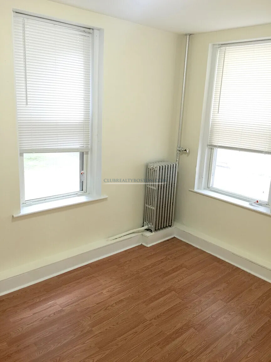 135 Washington St, Brighton