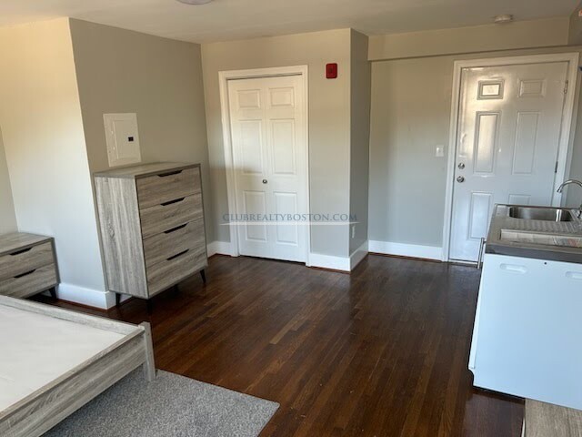 67 Loker St, Wayland