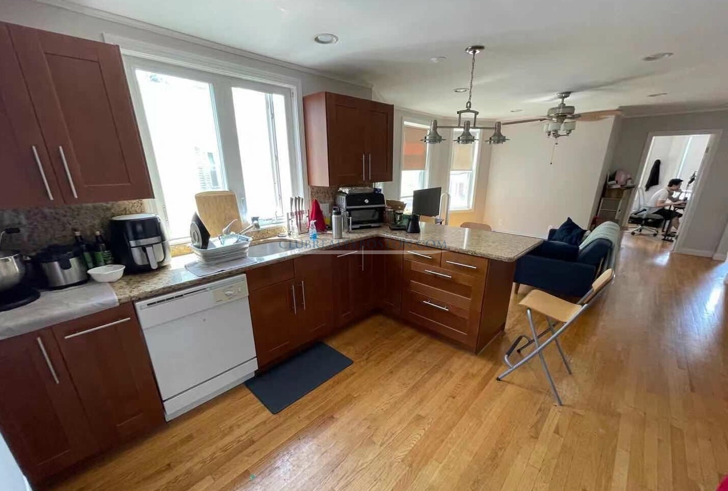 11 Montfern Ave, Brighton