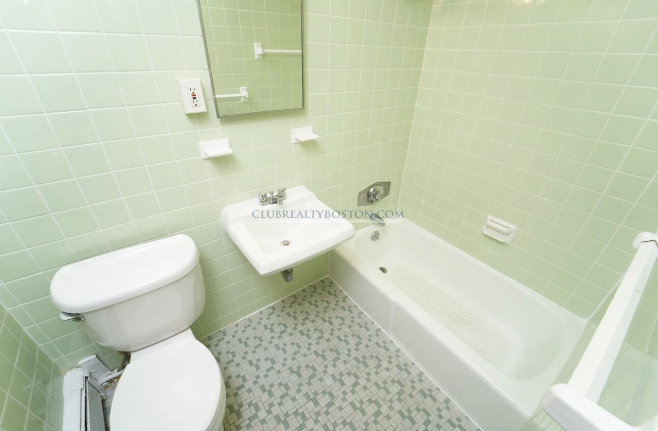 46 Huntington Ave, Jamaica Plain