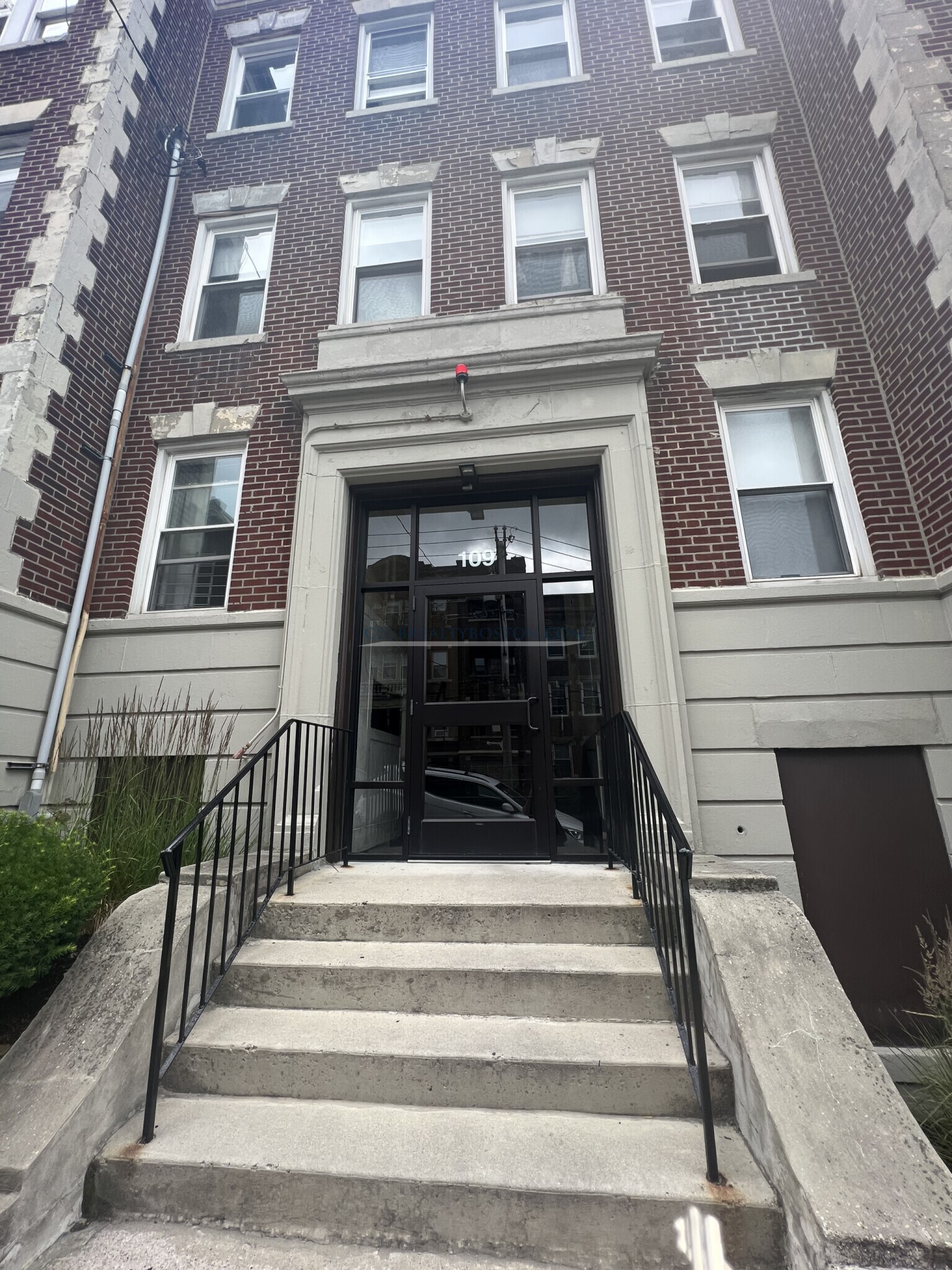 109 Brainerd Rd, Allston