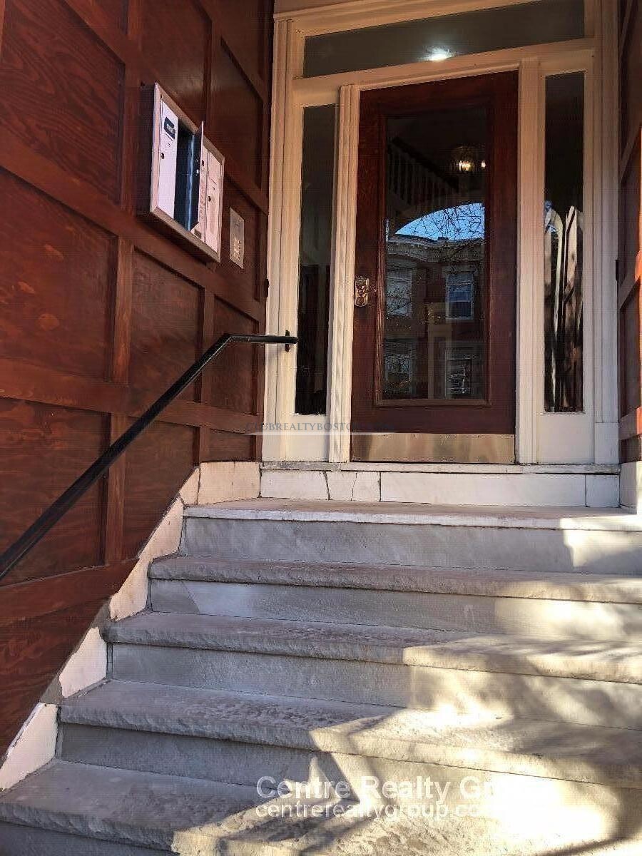 9 Strathmore Rd, Washington Square