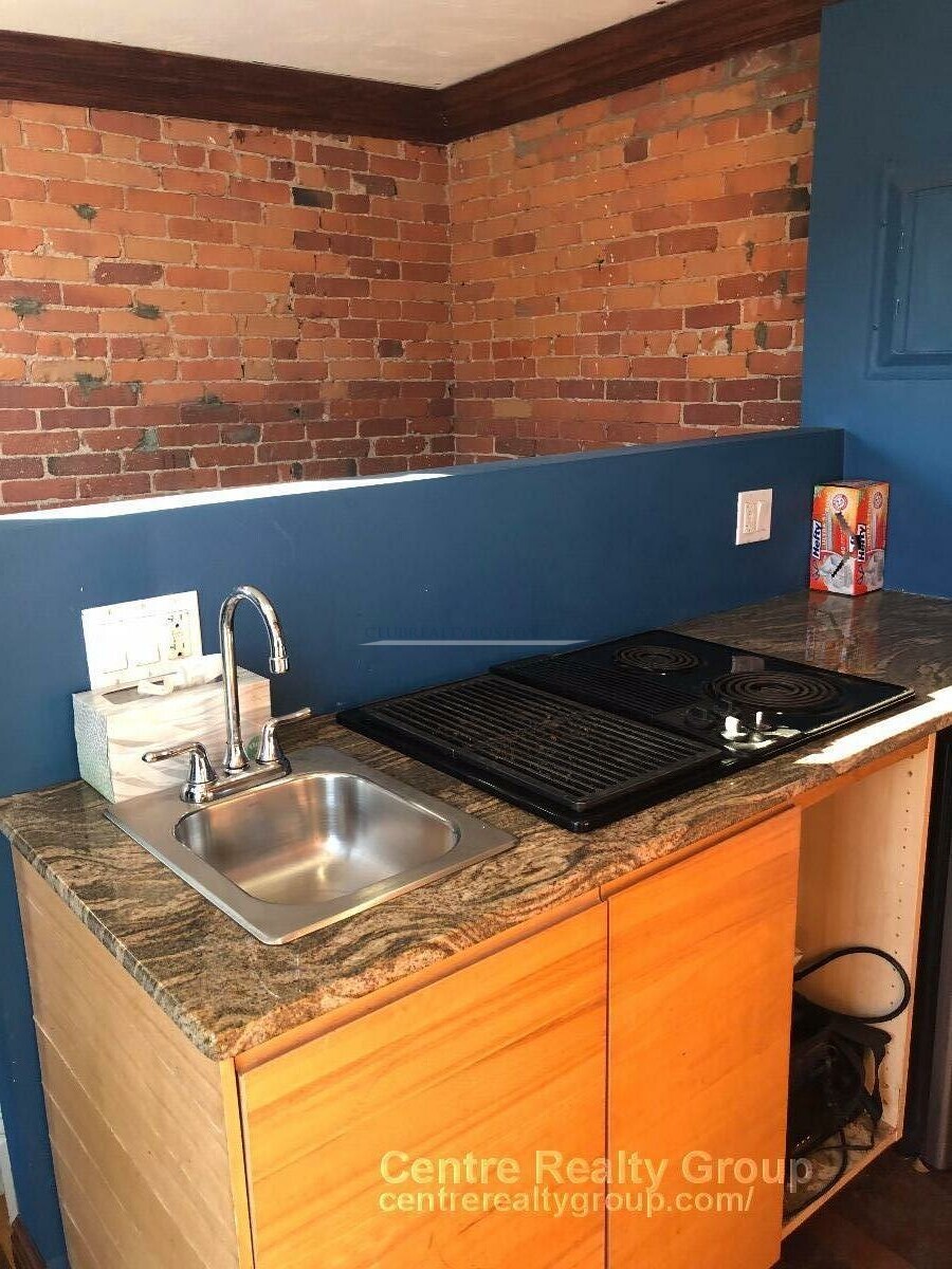 9 Strathmore Rd, Washington Square