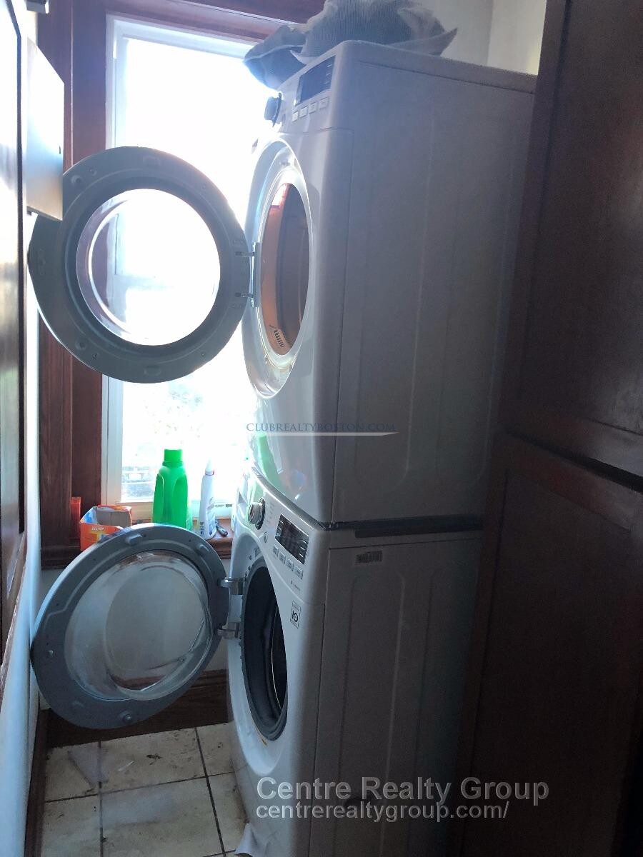 9 Strathmore Rd, Washington Square