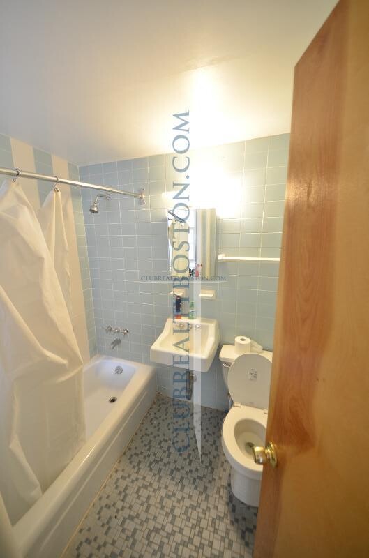 1315 Commonwealth Ave, Allston