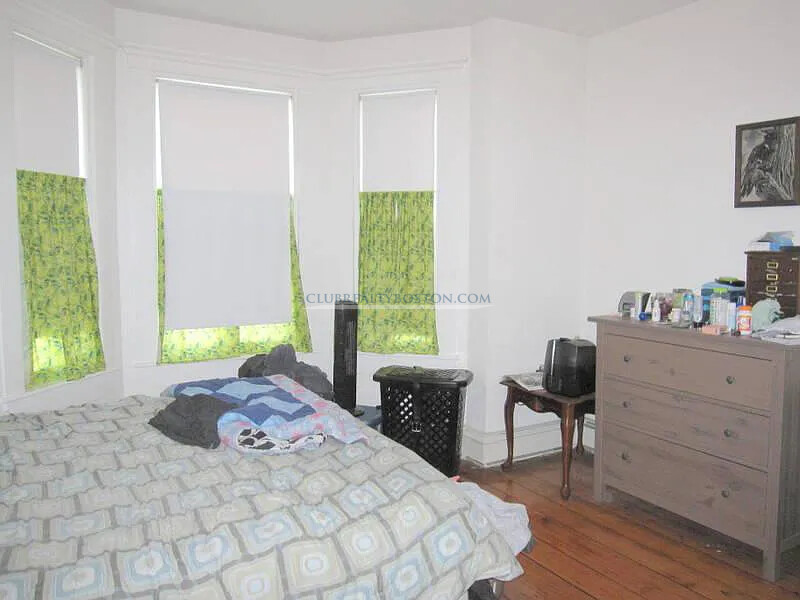 77 Robbins St, South Side