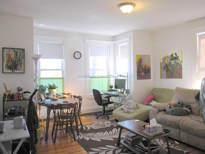 77 Robbins St, South Side