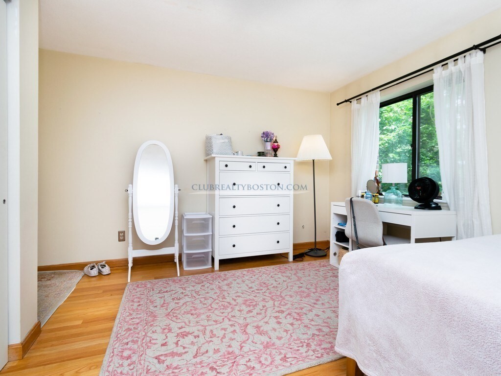 276 Chestnut Hill Ave, Brighton