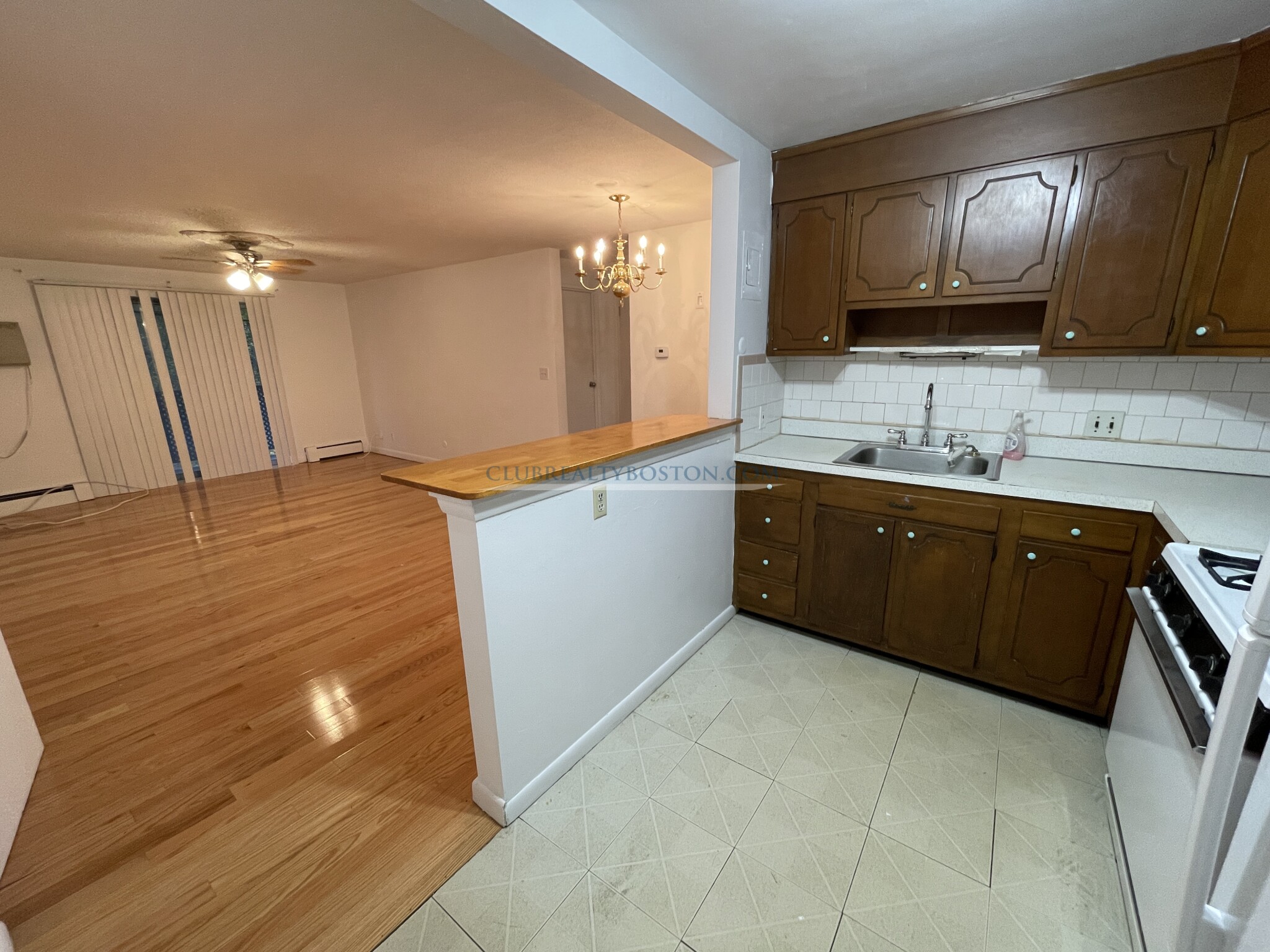 530 Washington St, Oak Square