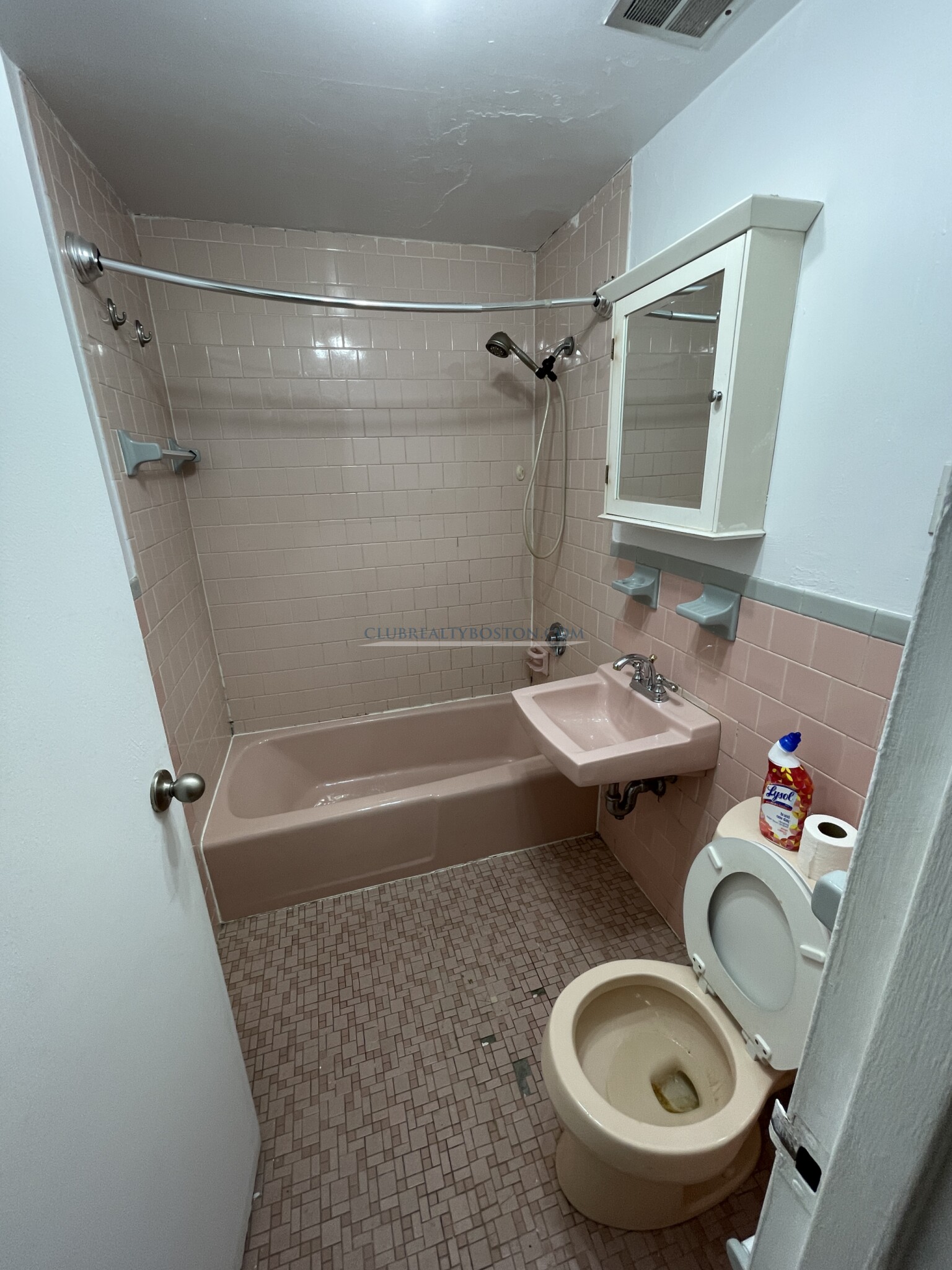 530 Washington St, Oak Square