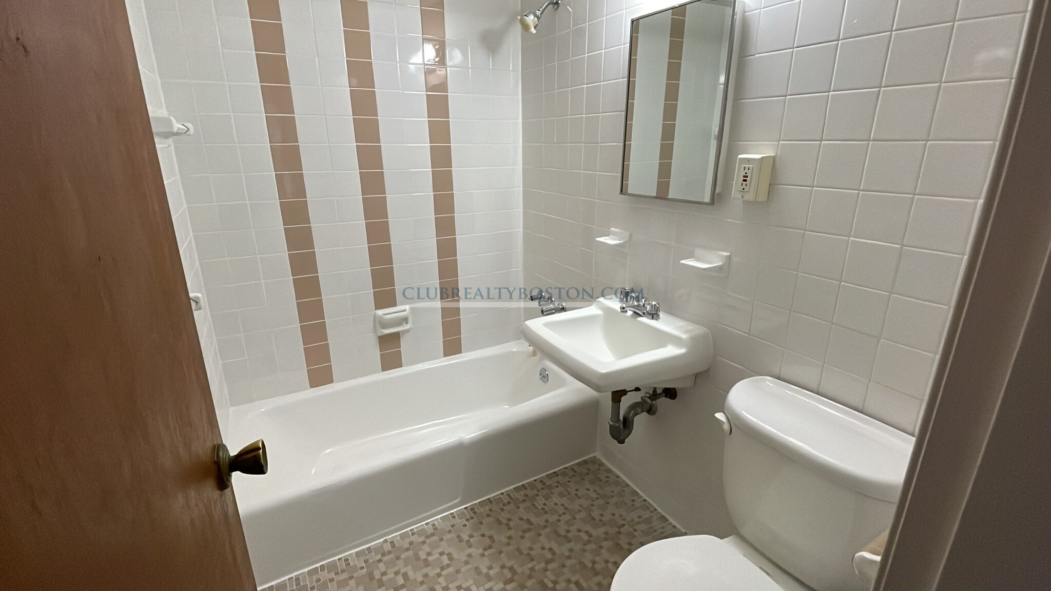 82 South Huntington Ave, Jamaica Plain