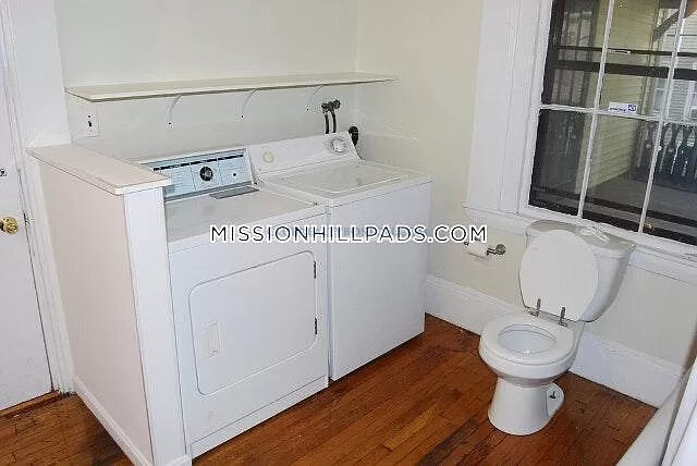 139 Hillside St, Mission Hill