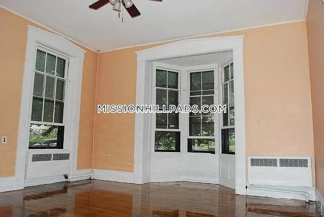 139 Hillside St, Mission Hill