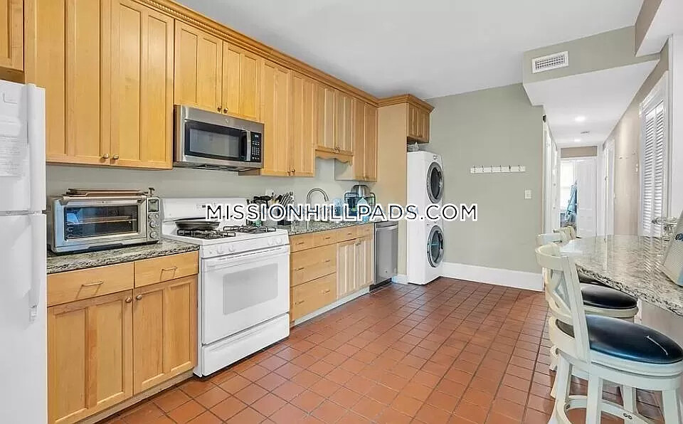 5 Sachem St, Mission Hill