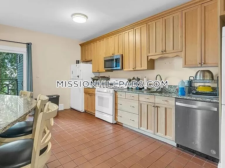 5 Sachem St, Mission Hill