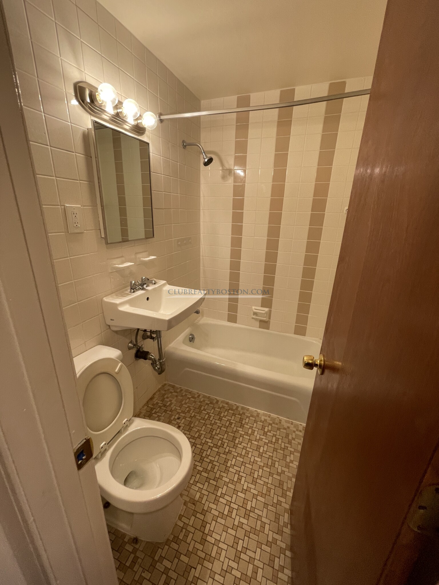 160 North Beacon St, Brighton