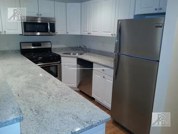 62 Egmont St, Washington Square