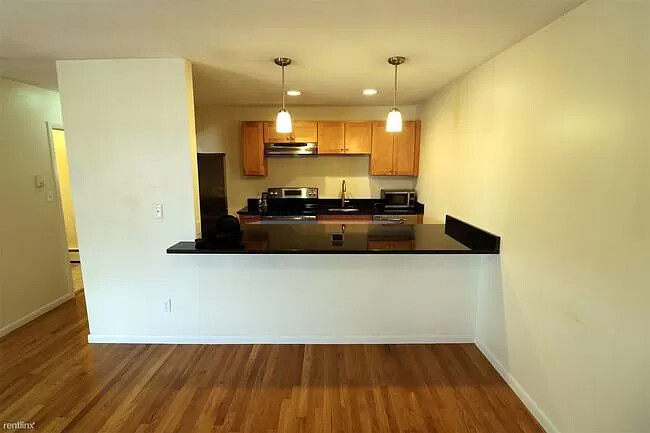 520 Main St, Banks Square