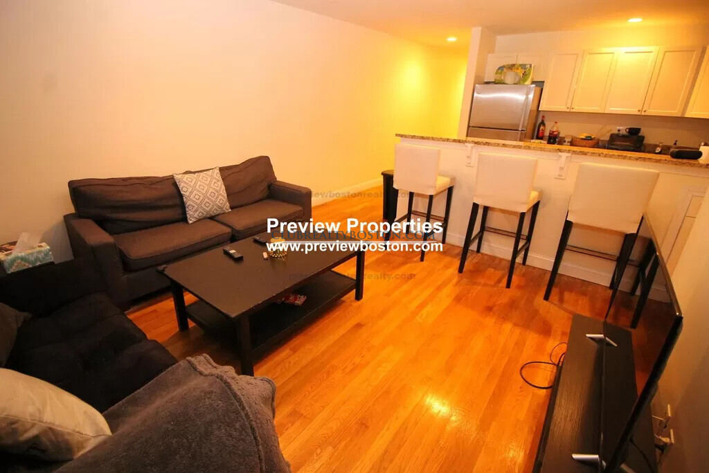 324 Saint Paul St, Washington Square