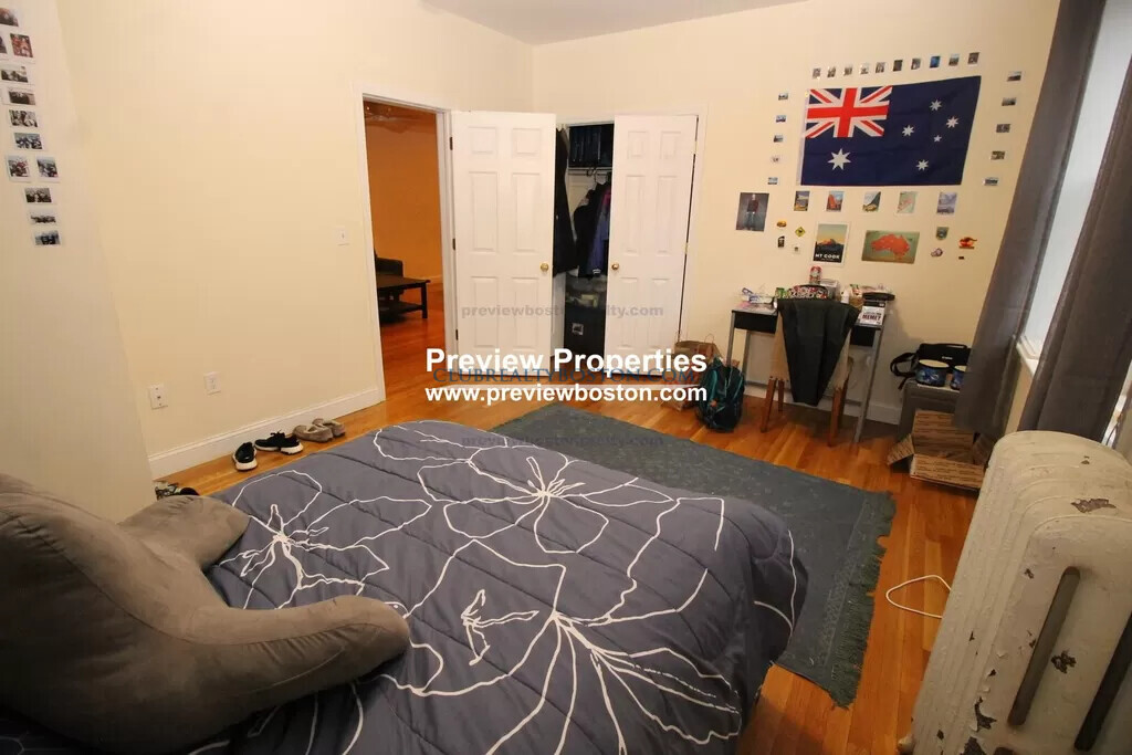 324 Saint Paul St, Washington Square