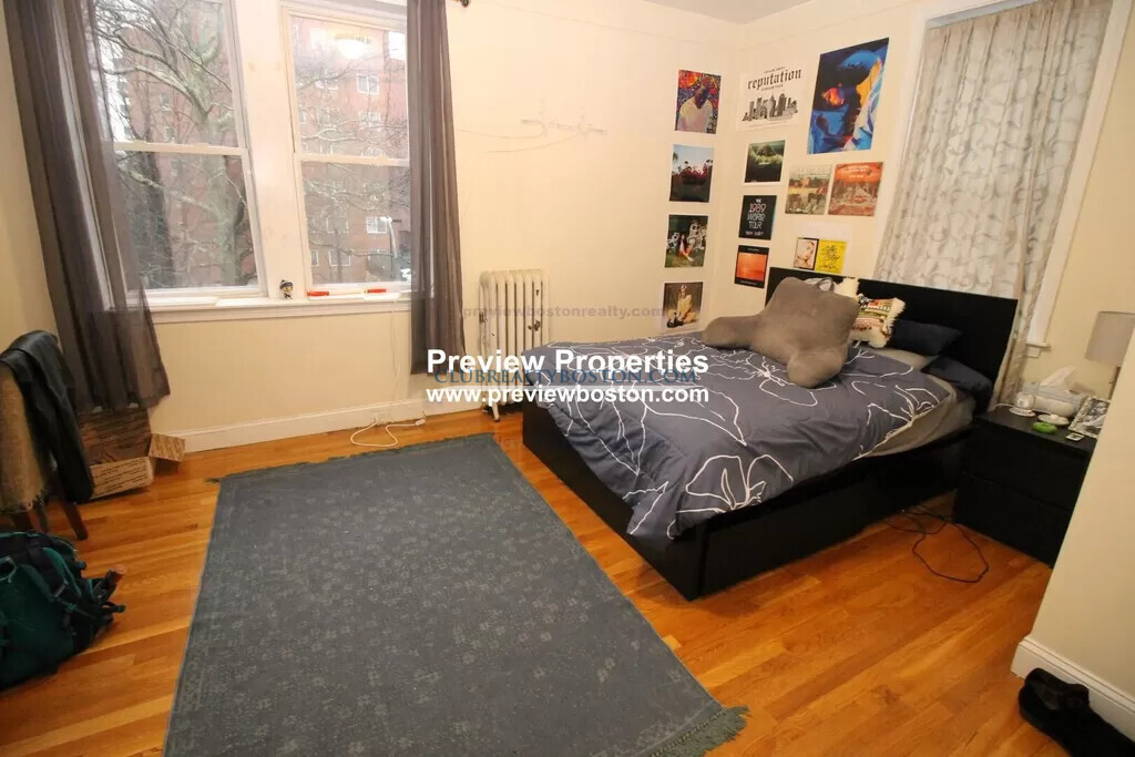 324 Saint Paul St, Washington Square