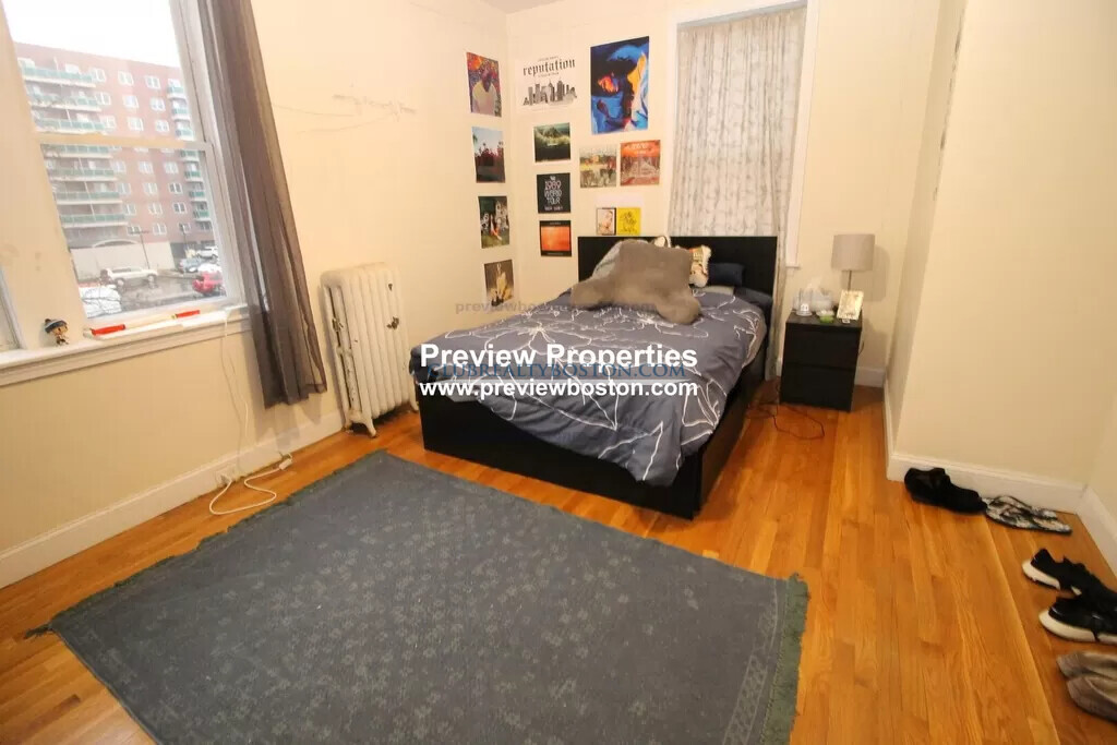 324 Saint Paul St, Washington Square