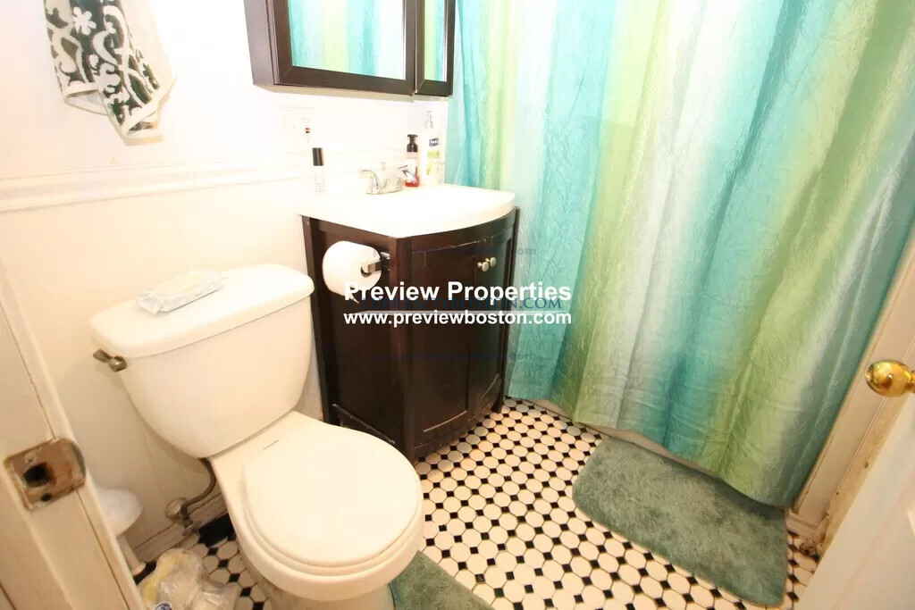 324 Saint Paul St, Washington Square