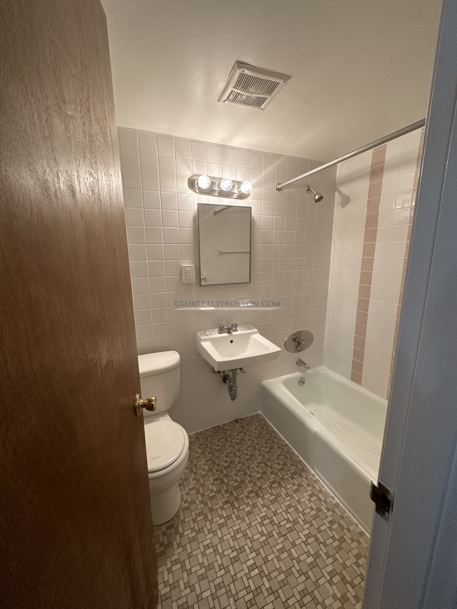 74 South Hintington, Mission Hill