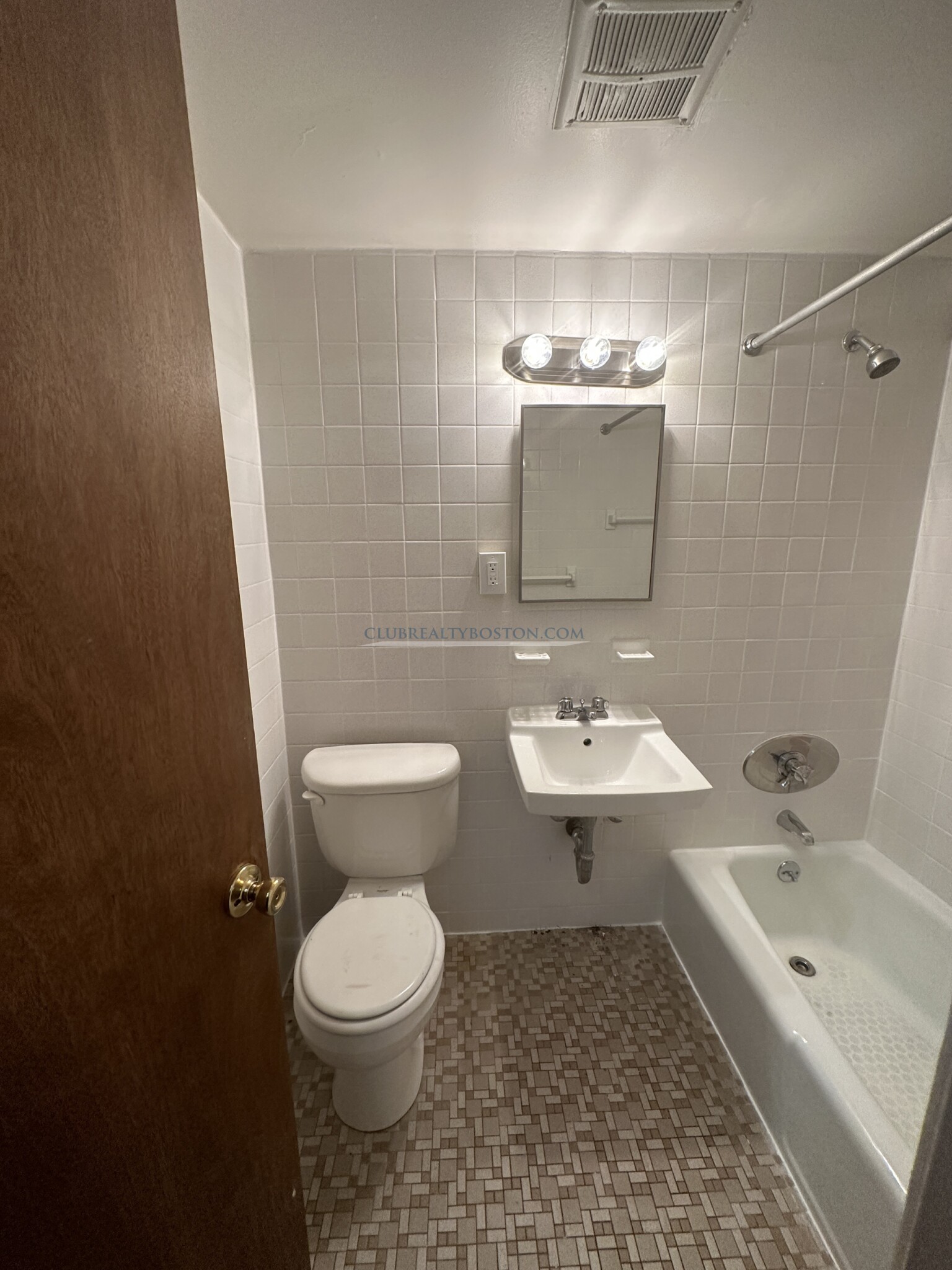 74 South Hintington, Mission Hill