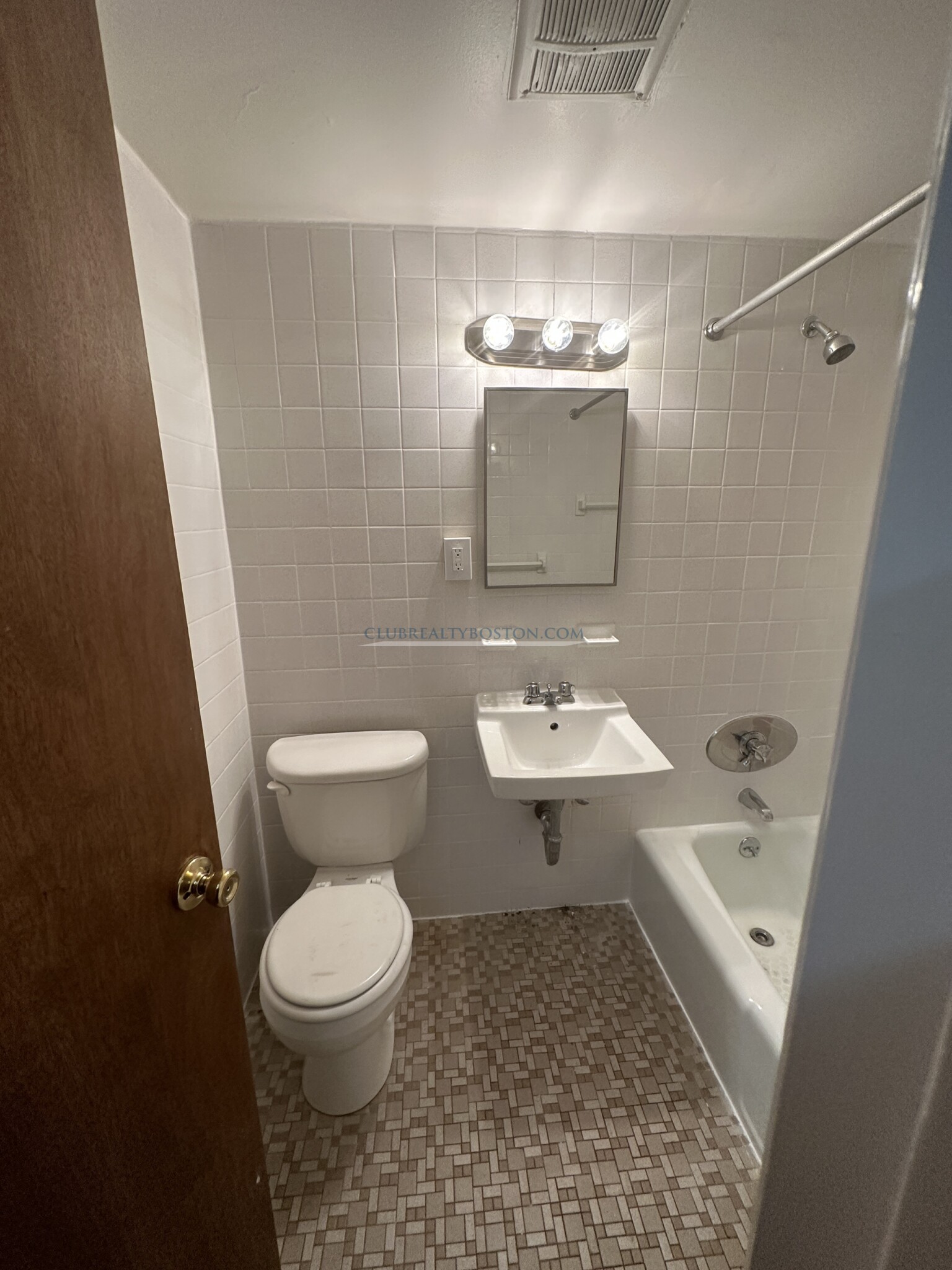 74 South Hintington, Mission Hill