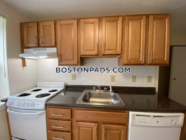 4 Brattle Dr, Arlington