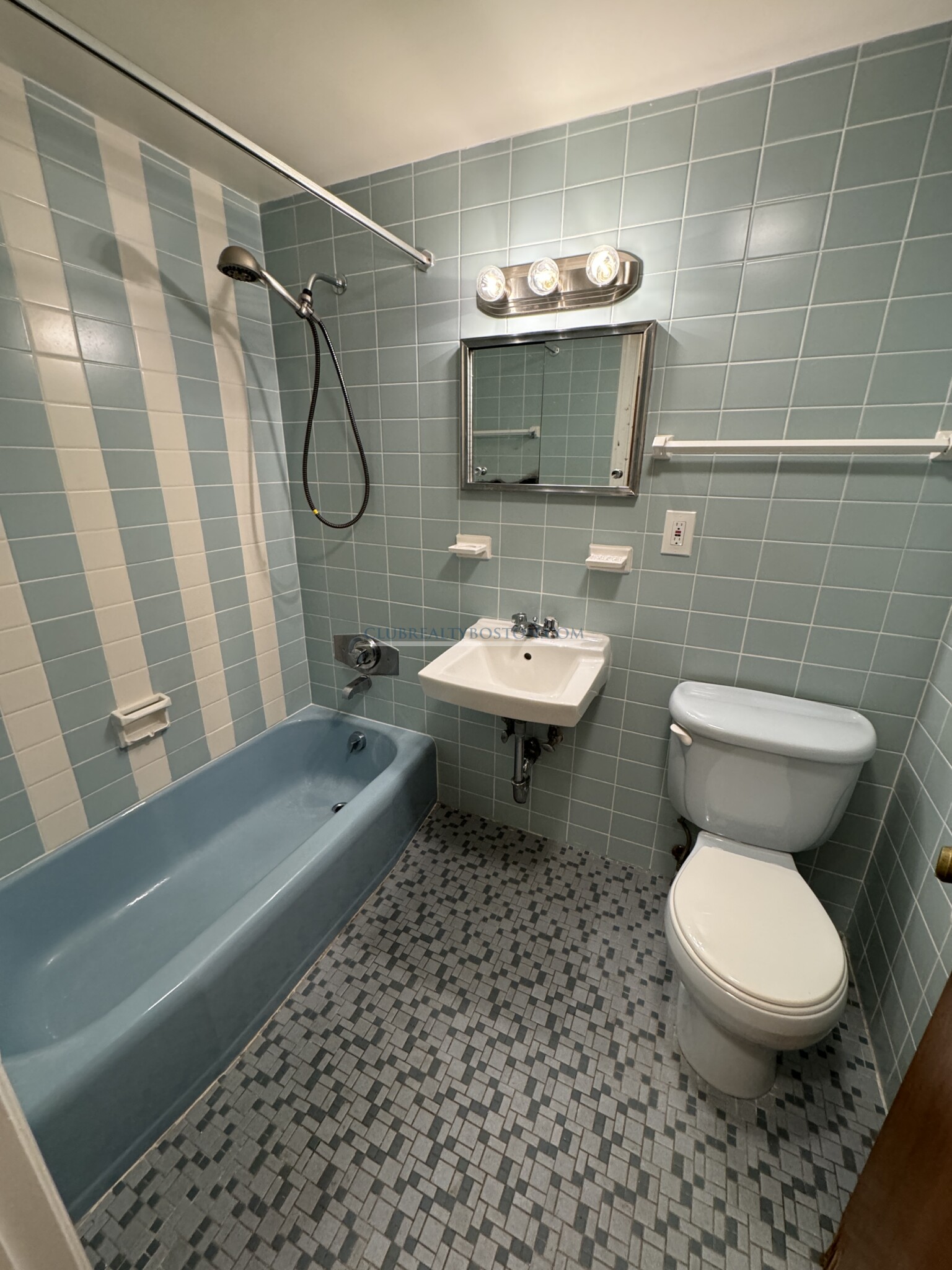 2018 Commonwealth Ave, Brighton