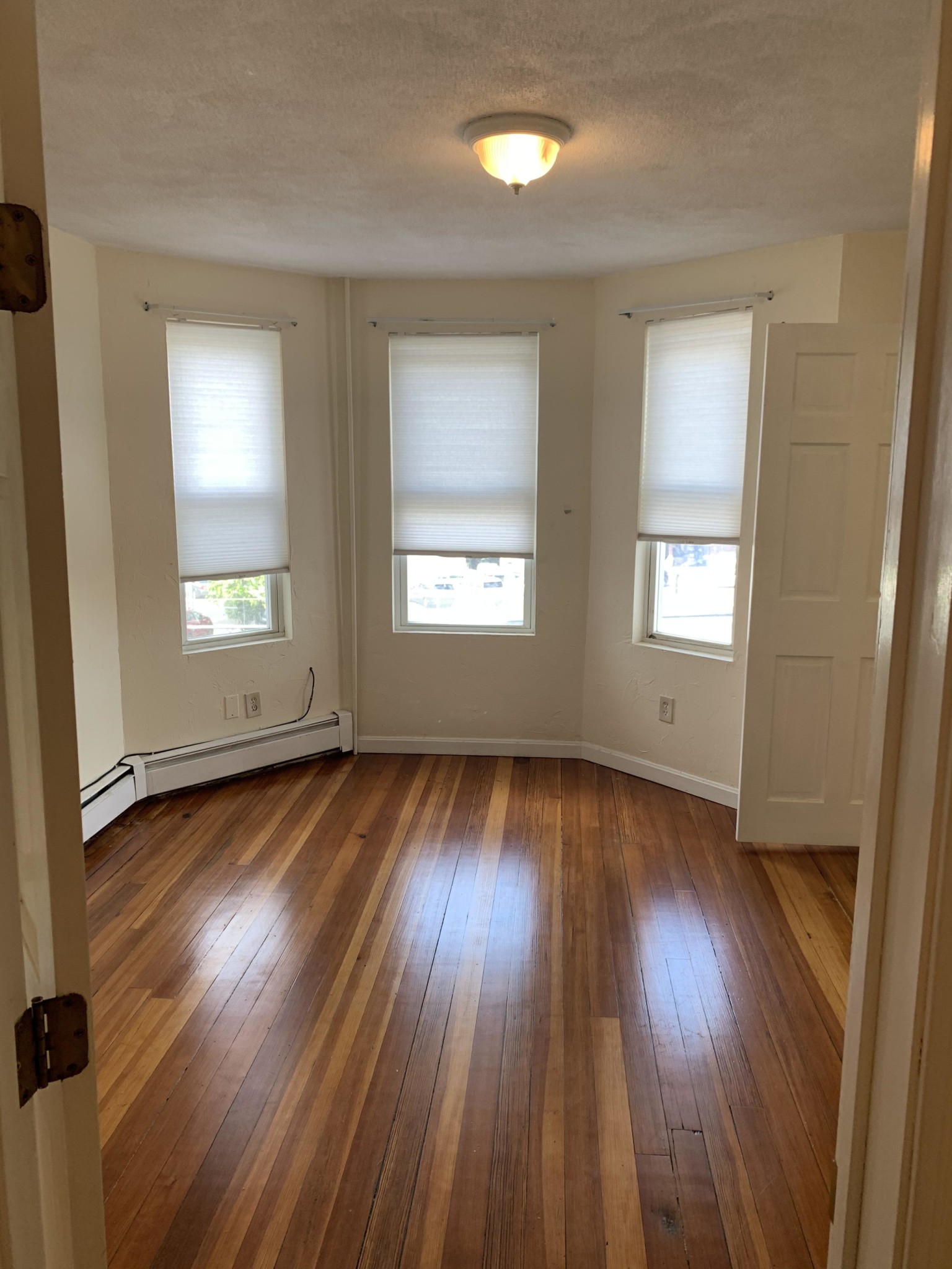 28 Yeamans St, Revere