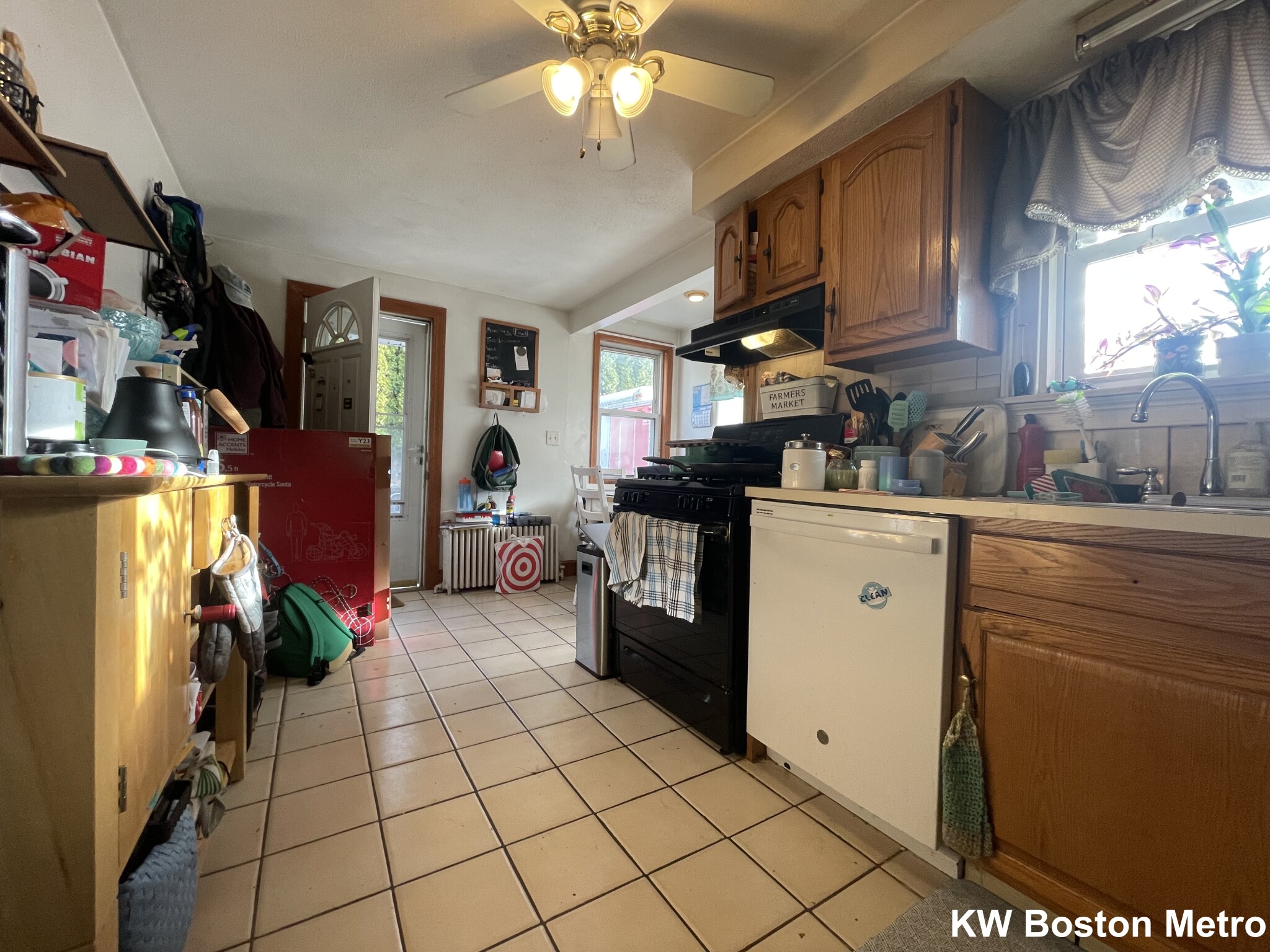 16 Hanson Rd, Saugus