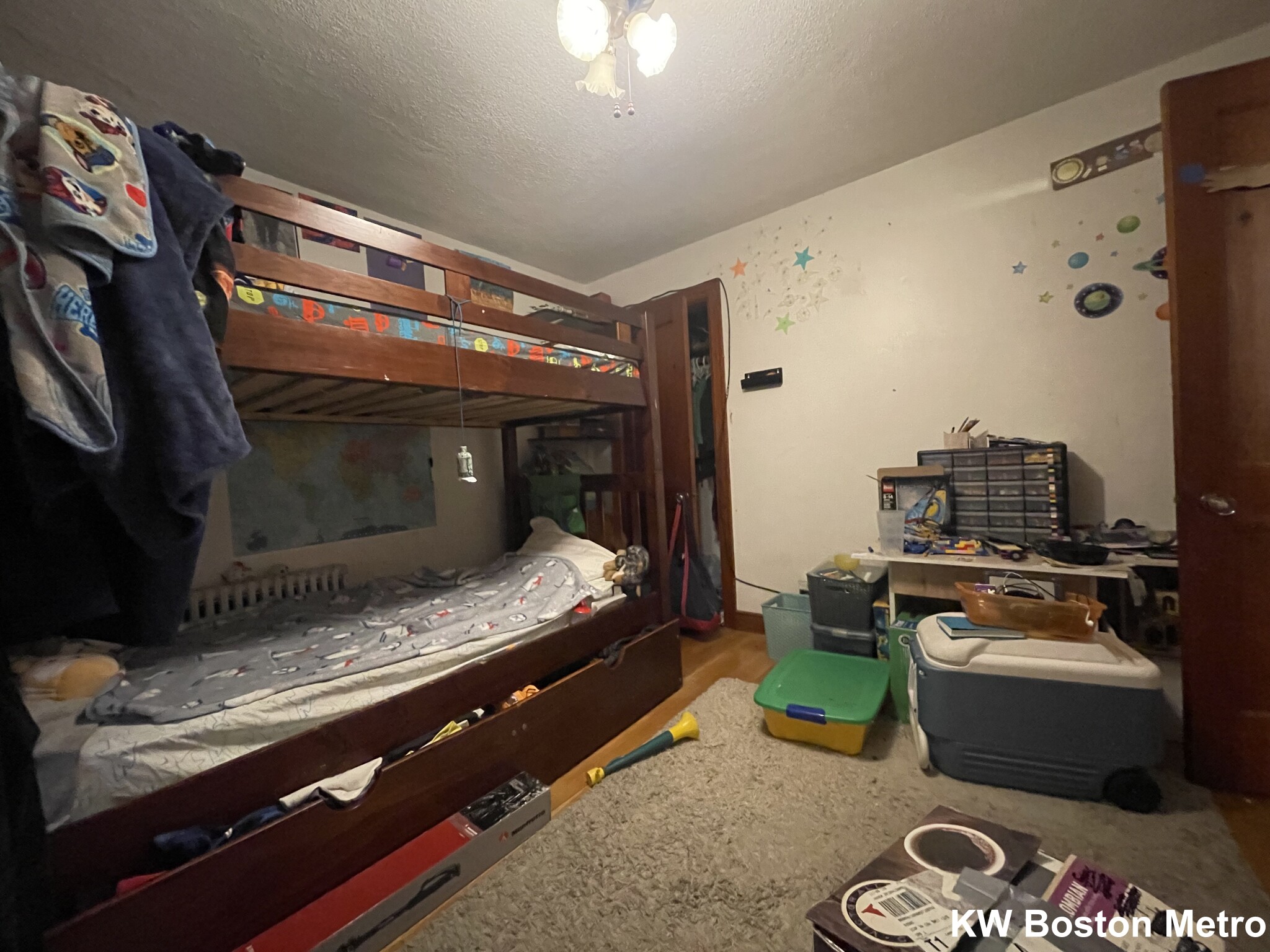 16 Hanson Rd, Saugus