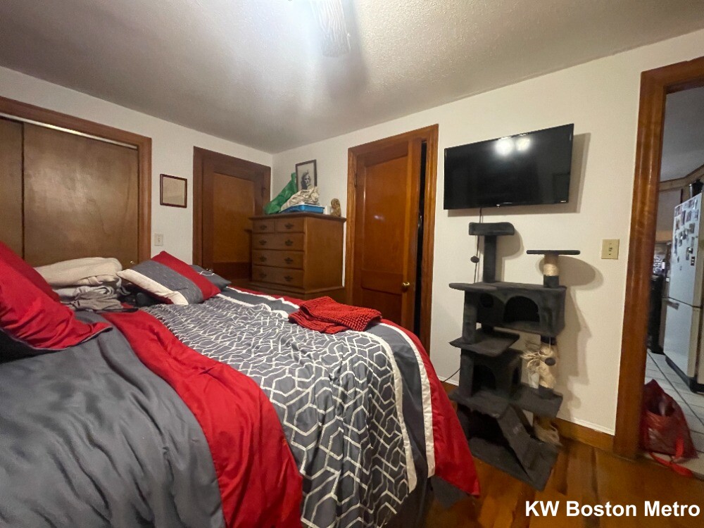 16 Hanson Rd, Saugus