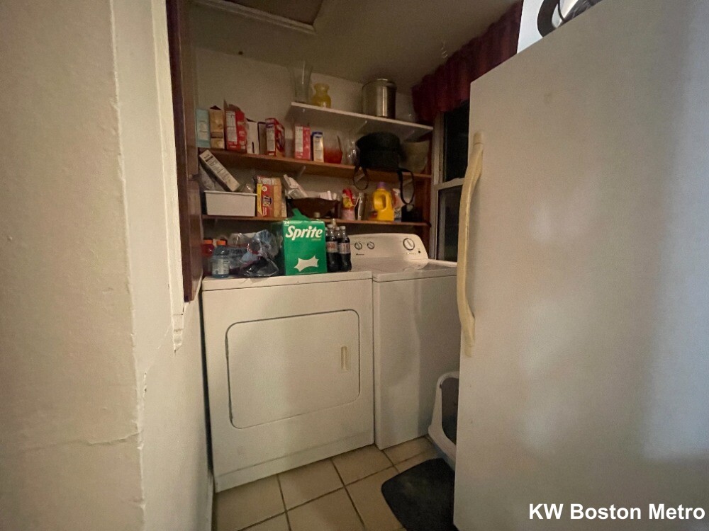 16 Hanson Rd, Saugus