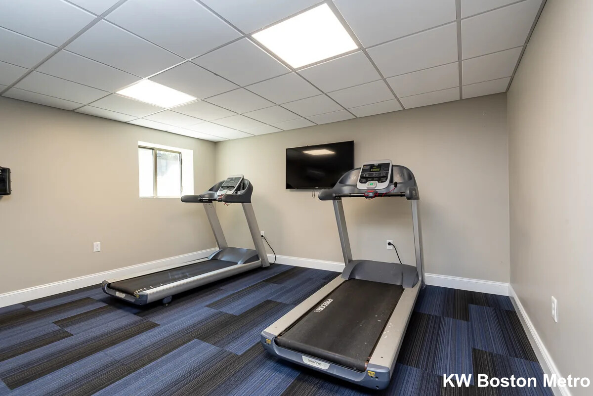 1 Canton Rd, North Quincy