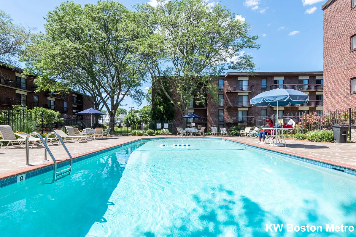 1 Canton Rd, North Quincy