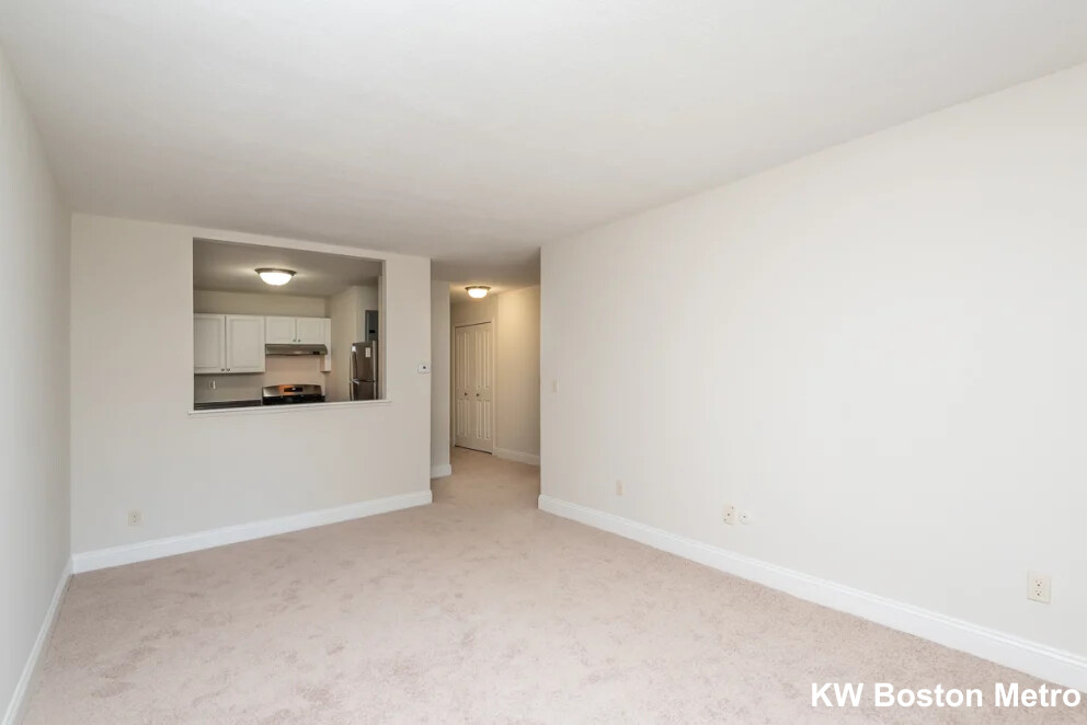 1 Canton Rd, North Quincy