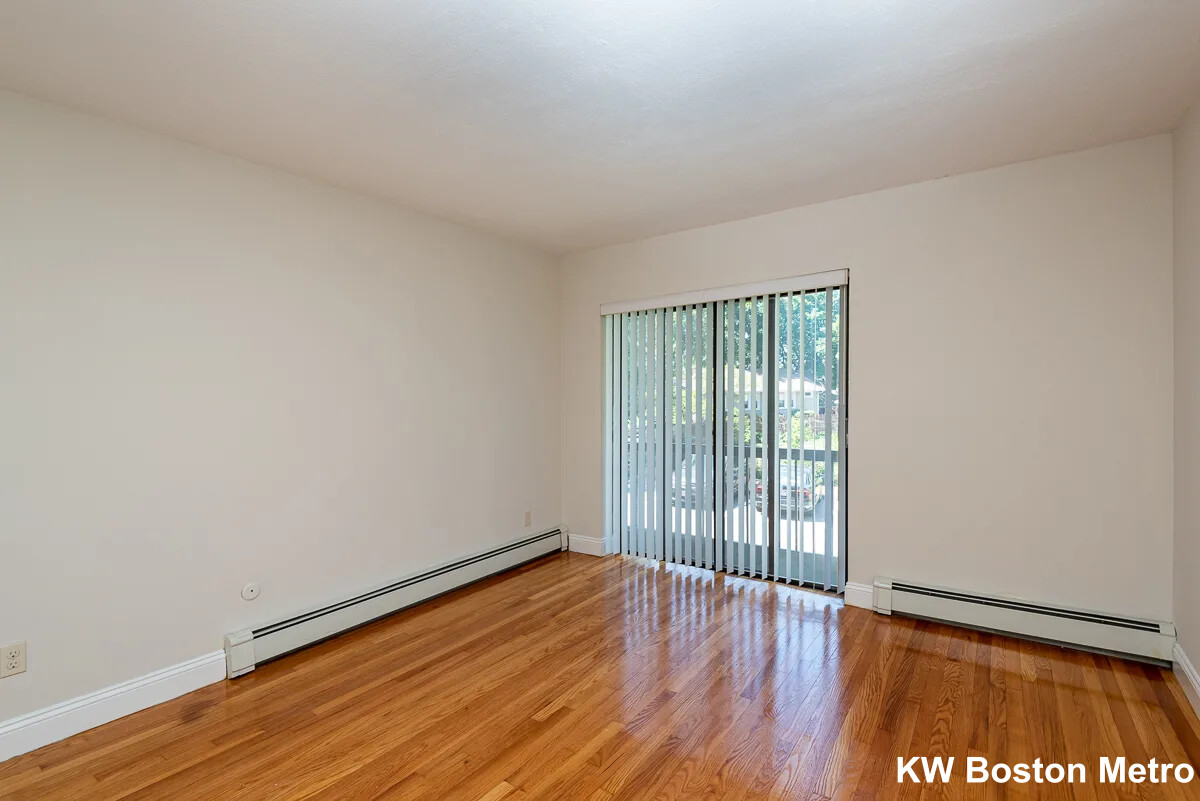 1 Canton Rd, North Quincy