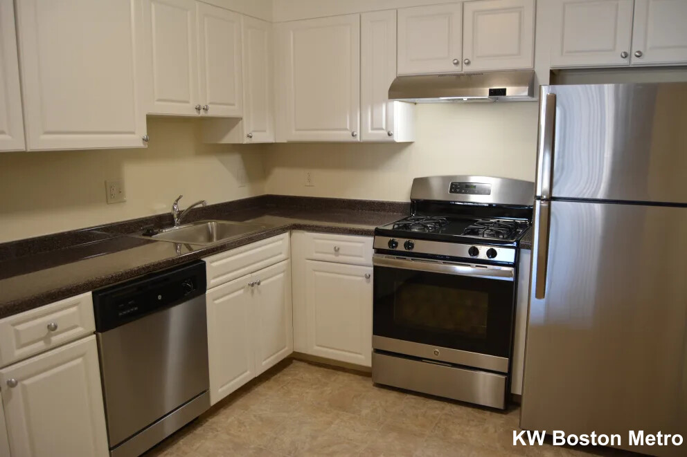 1 Canton Rd, North Quincy