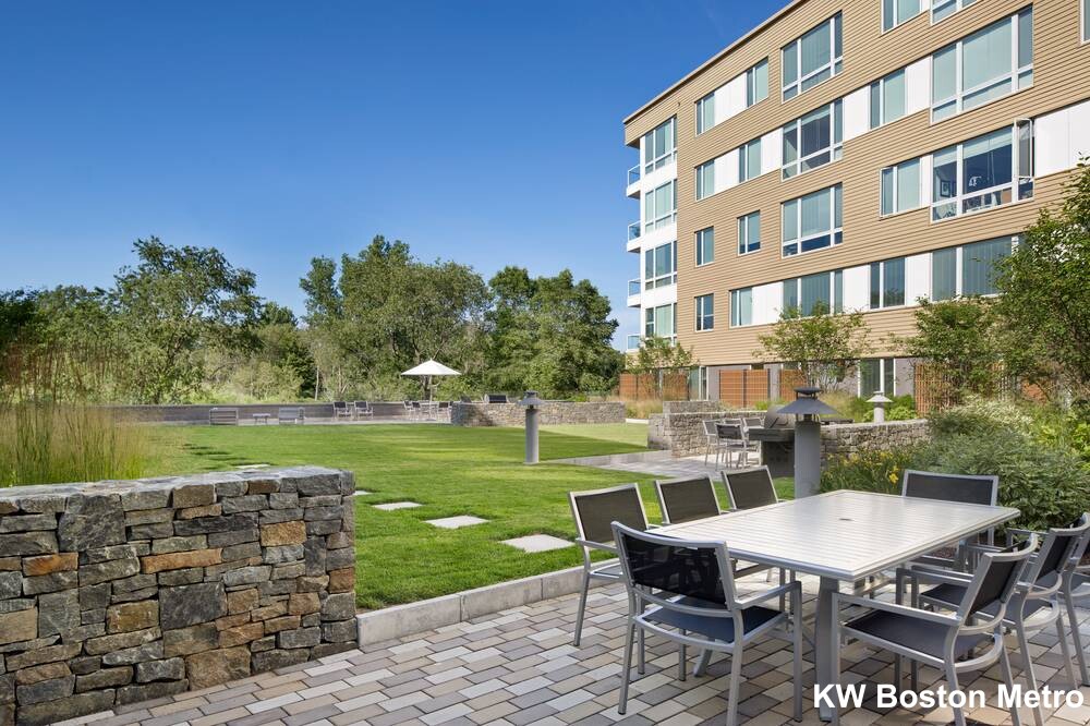 165 Cambridgepark Dr, North Cambridge