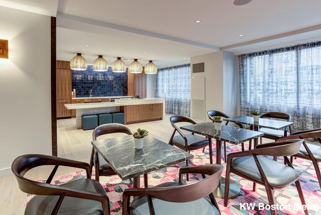 75 Saint Alphonsus St, Mission Hill