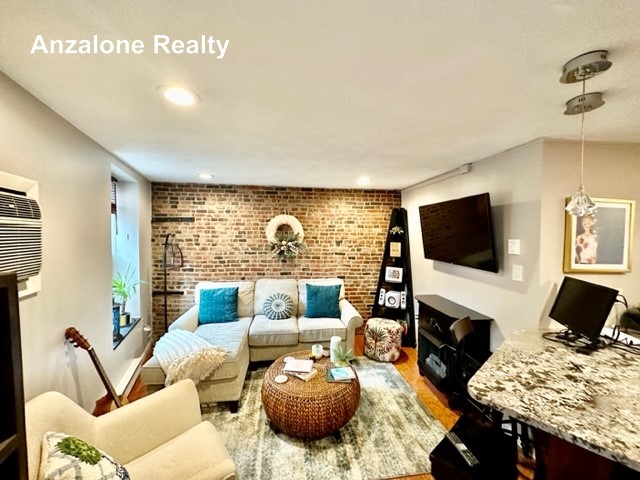 Photos of apartment on Salem St.,Boston MA 02113