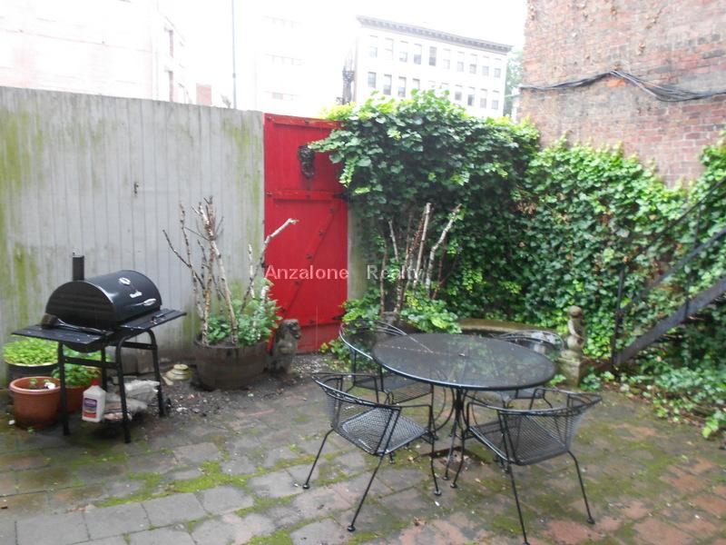 93 Endicott St, North End