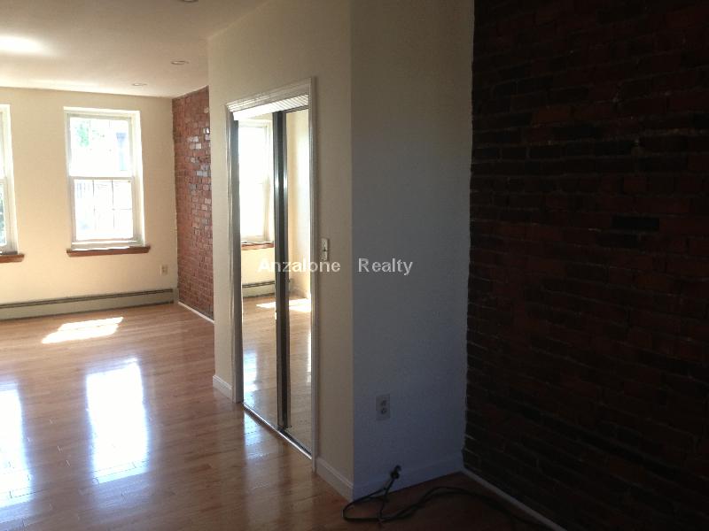 174 Salem St, North End