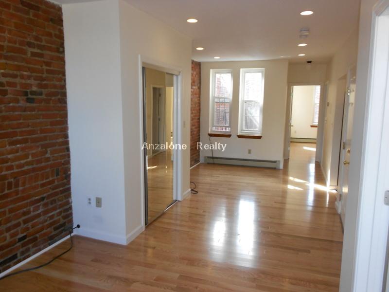 174 Salem St, North End