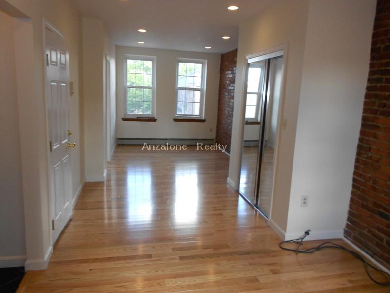 174 Salem St, North End