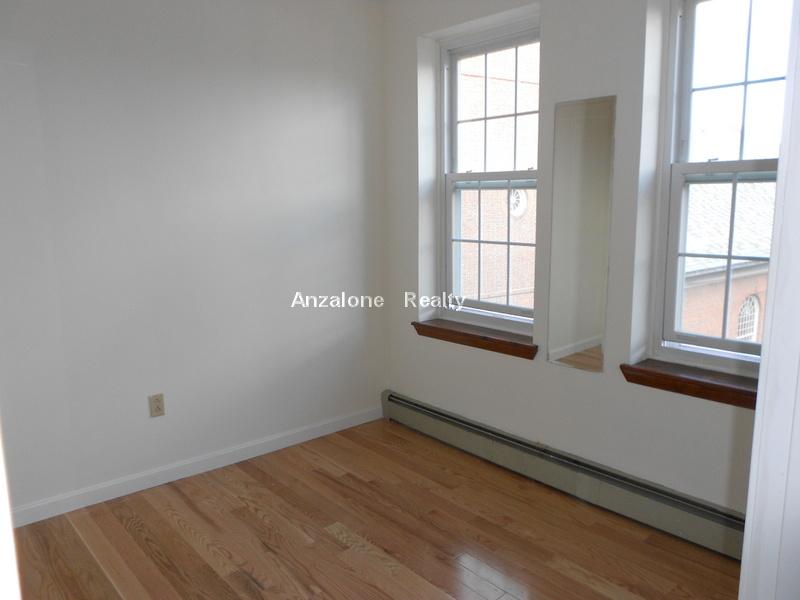 174 Salem St, North End